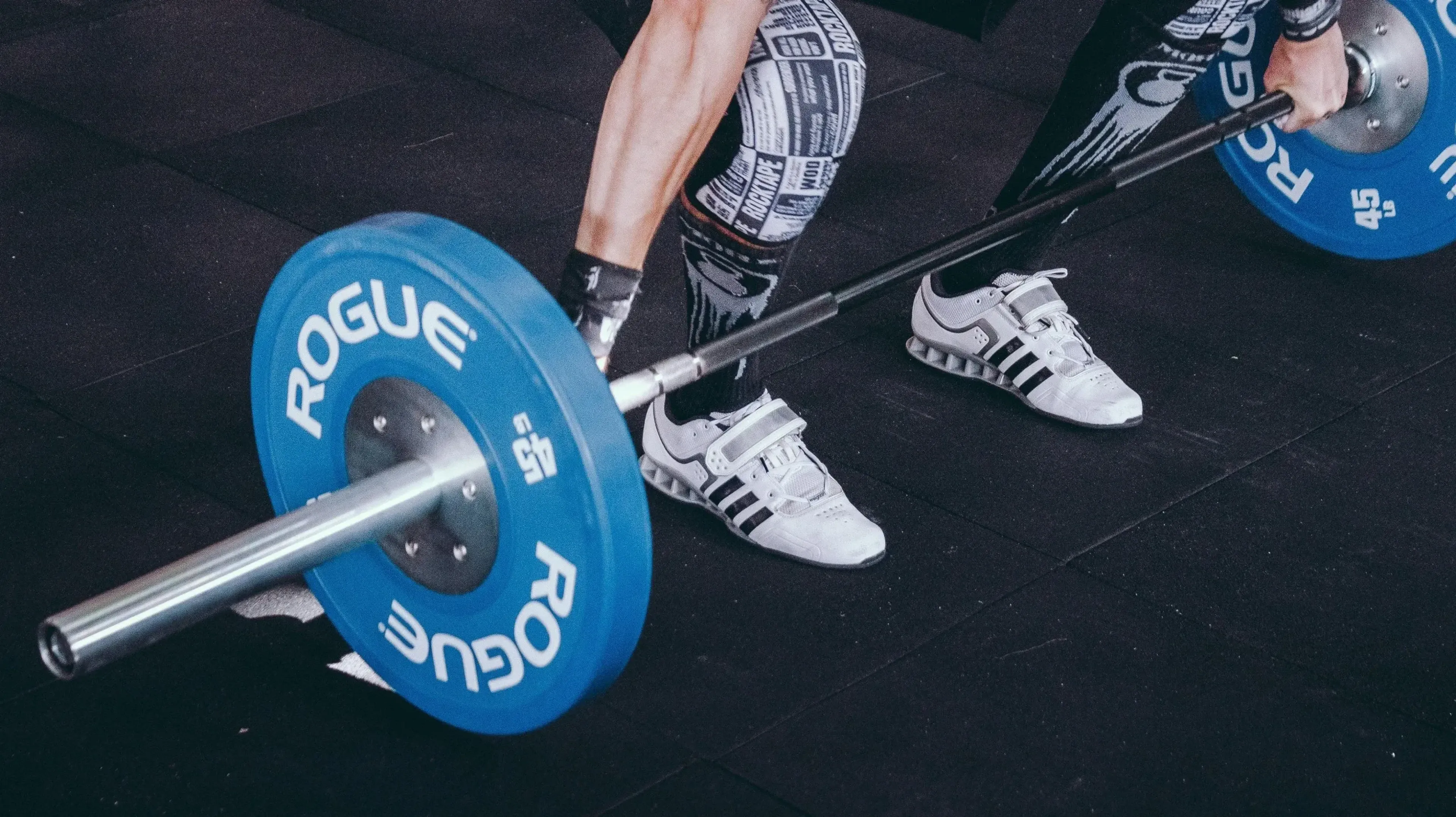 Man with lift stance holds barbell